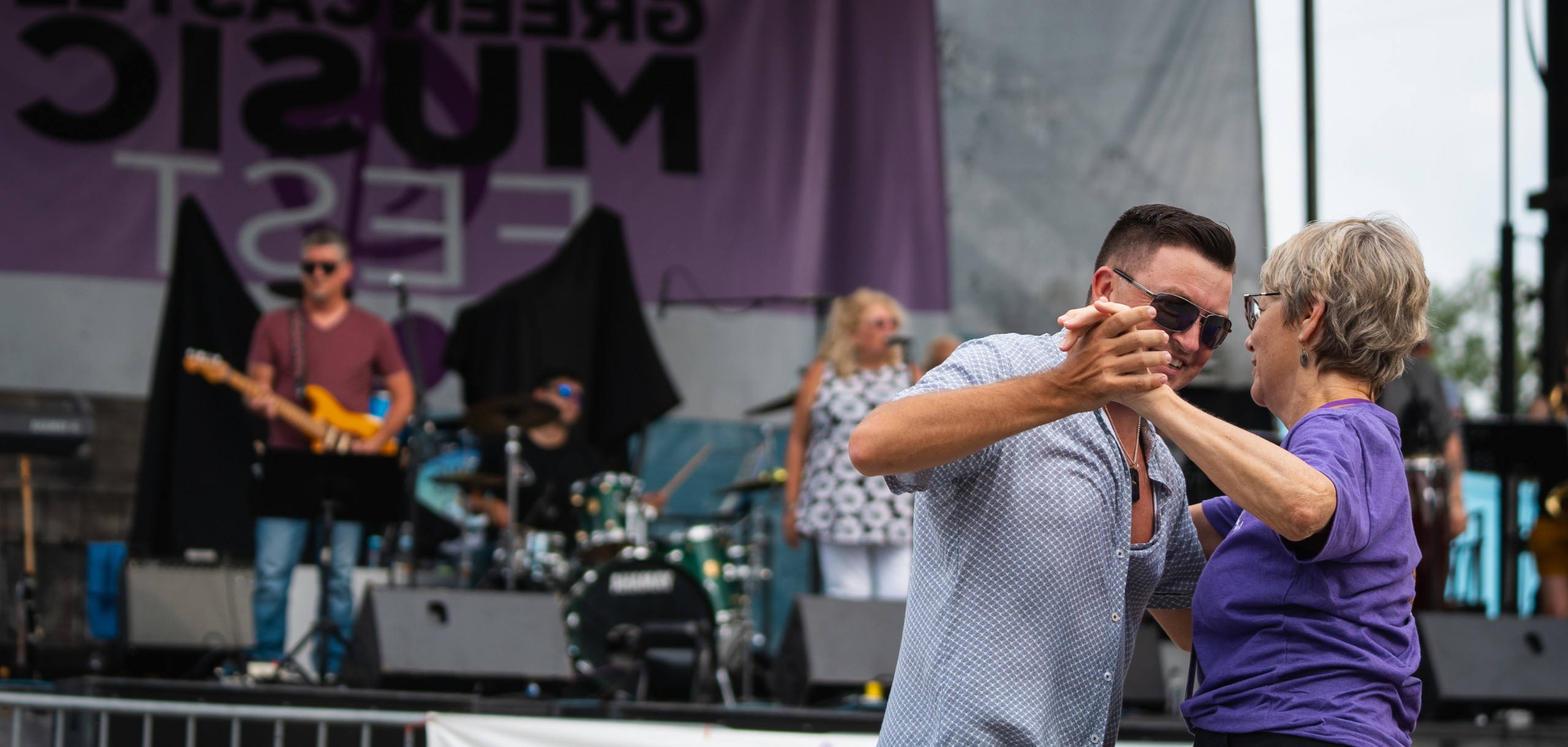 Band-Performing-Audience-Dancing-at-Greencastle-Festival